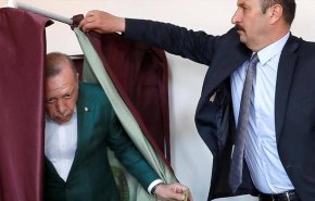 خبير استراتيجي: اردوغان لايقف أمام أميركا!