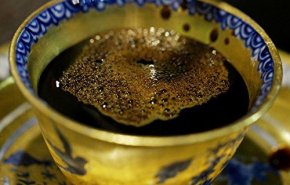 سعر لايصدق... فنجان القهوة بـ 900 دولار!
