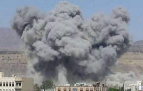 جريمة جديدة.. شهيد وجريح بغارات لطيران العدوان على حجة