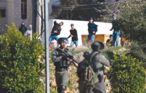 مواجهات عنيفة بين فلسطينيين وجنود إسرائيليين في رام الله