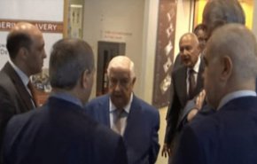 شاهد..ما هو سر همسة أبو الغيط في اذن المعلم ؟
