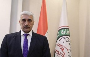 شاهد..وزير عراقي في غرفة نجم كرة لهذا السبب!