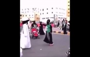 ناشطة عمانية تطالب بوضع مكة والمدينة تحت إدارة سلطنة عمان