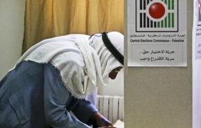 حماس والجهاد ترحبان بنية عباس الدعوة لانتخابات تشريعية