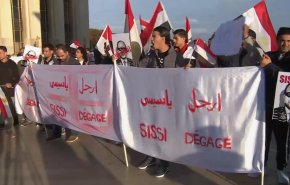 وقفة احتجاجية بباريس تطالب برحيل السيسي