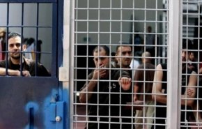  6 أسرى فلسطينيين بينهم أسيرة يواصلون الإضراب