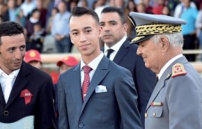 بالفيديو.. أصغر ولي عهد في العالم يحضر جنازة جاك شيراك