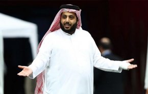 شاهد بالصورة.. تركى آل الشيخ يسخر من أمير قطر