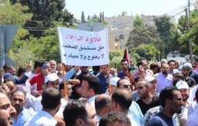 الاردن.. هكذا يتبادل المعلمون والحكومة الكرة بينهما!
