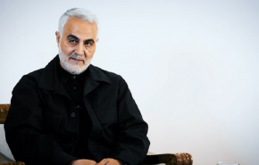 شاهد..اللواء سليماني برفقة السيد نصر الله والشهيد عماد مغنية