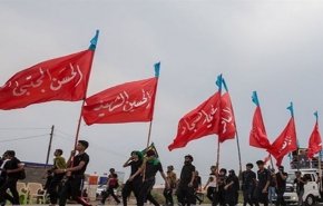 شاهد توافد عشاق الإمام الحسين(ع) سيرا على الاقدام الى كربلاء المقدسة