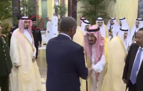شاهد: أول ظهور رسمي لحارس الملك سلمان الجديد