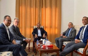 هذا ما جري بمسقط بين الوفد الوطني اليمني وسفير فرنسا 