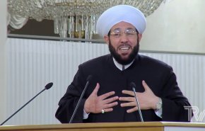 ملك الأردن يمنح مفتي سوريا وساما تقديرا لجهوده