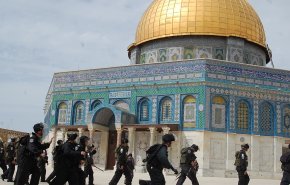عشرات المستوطنين يقتحمون المسجد الأقصى صباح اليوم