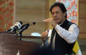 شاهد... ماذا سيحمل عمران خان في زيارته لايران؟