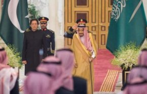 عمران خان يصل الى الرياض بعد زيارته طهران