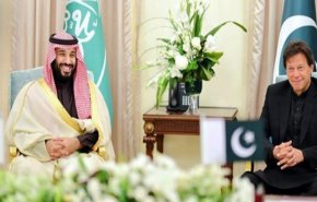 عمران خان يلتقي الملك سلمان وولي العهد