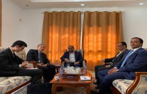 الوفد المفاوض يبحث مبادرة المشاط مع السفير الصيني