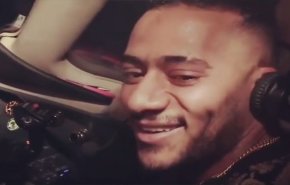 شاهد الفيديو الذي نشره محمد رمضان وتسبب بإلغاء رخصة طيار مصري
