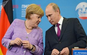 بوتين وميركل يبحثان العمل على خفض التصعيد في ليبيا 