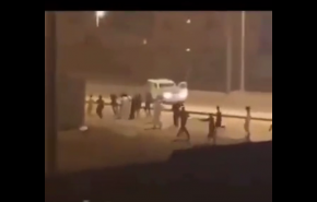 بالفيديو.. سعودي يطلق النار بشكل جنوني في حي سكني
