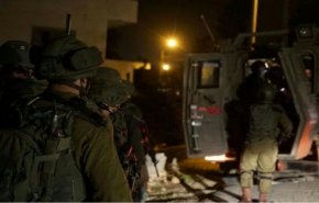 الإحتلال يعتقل 13 فلسطينياً في الضفة