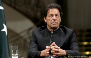عمران خان: لا يمكن تحقيق تقدم في باكستان دون إعطاء الأولوية للتعليم 