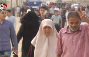 شاهد ..الاحتلال يواجه المتظاهرين في مخيمات العودة بالرصاص الحي 