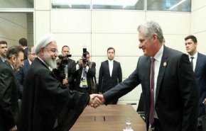  روحاني: ايران وكوبا تدفعان ثمن صمودهما واصرارهما علی الاستقلال