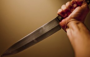 أردني يطعن زوجته وابنتيه ثم ينتحر!