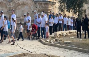توتر بالأقصى المبارك بعد اقتحام المستوطنين له والصلاة فيه