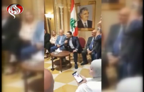 شاهد..الحريري يصف بعض حلفائه بالسارقين والانقلابيين 