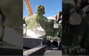 بالفيديو.... تحطيم التماثيل بالرياض!