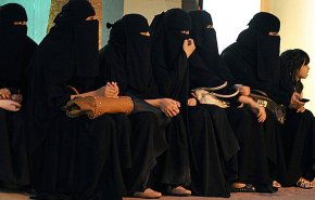 السعوديات يعترضن على حظر النقاب في 'موسم الرياض'