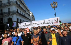 الجزائر.. 5 مرشحين للرئاسيات وسط استمرار الحراك ضدها
