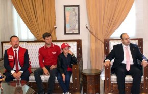 بالتفاصيل..المقداد يعيد طفلا إيطاليا من محتجزي مخيم الهول لاهله
