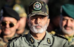 توضیحات فرمانده کل ارتش درباره انهدام پهپاد متجاوز
