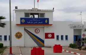 مسؤول تونسي يلقي بنفسه من سطح سجن المرناقية