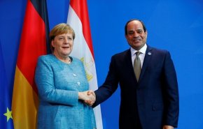 ميركل والسيسي يبحثان الوضع في ليبيا