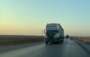 شاهد... قافلة شاحنات تابعة لـ
