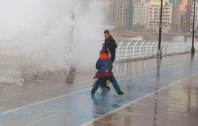 بالفيديو: أمطار غزيرة في لبنان.. أضحى هناك بحر في بعلبك!