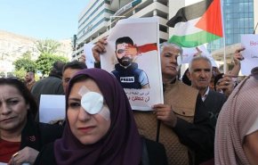شلیک به چشم عکاس فلسطینی/ نظامیان صهیونیست تجمع خبرنگاران فلسطینی را به خشونت کشاندند