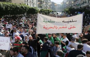 الجزائر.. معركة ليّ الذراع تشتد بين السلطات والمعارضة