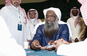 شاهد/الكلباني يفتري على الرسول ليحلل اصلاحات بن سلمان 'الغنائية'