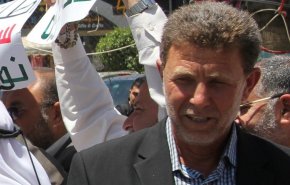 هنية يهاتف عائلة أقدم أسير فلسطيني في سجون الإحتلال 