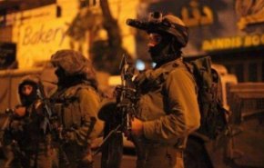 قوات الإحتلال تعتقل 8 فلسطينيين في الضفة الغربية