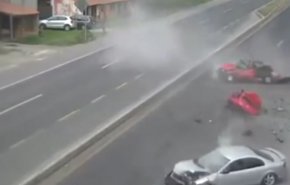 حادث مؤلم سببه السرعة الزائدة + فيديو
