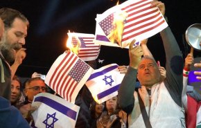 محتجون في لبنان يحرقون العلمين ’الاسرائيلي’ والأميركي

