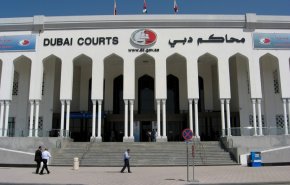 الامارات تخفف عقوبة صحفي بريطاني قتل زوجته بمطرقة

